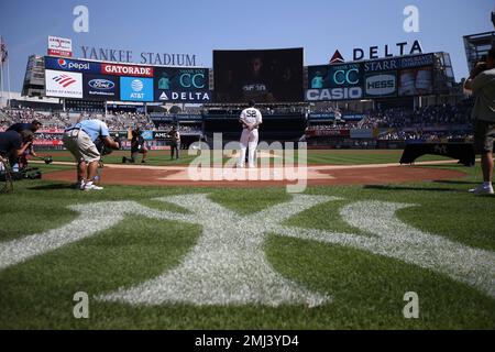 CC Sabathia of the New York Yankees pitches against the Seattle Mariners at  Yankee Stadium in New York on Tuesday, July 26, 2011. (Photo by David  Pokress/Newsday/MCT/Sipa USA Stock Photo - Alamy