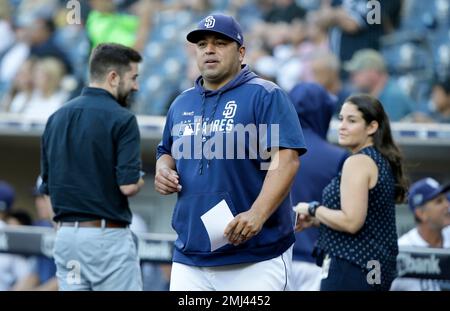 El Paso Chihuahuas manager Rod Barajas gestures before the start