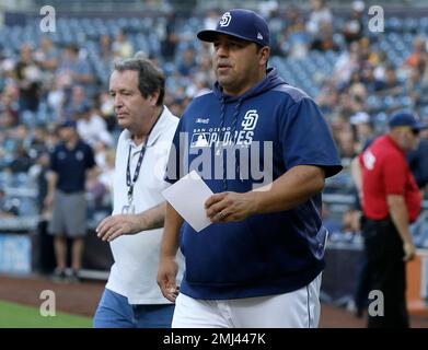 El Paso Chihuahuas manager Rod Barajas gestures before the start