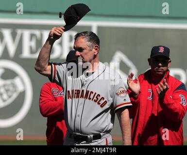 Giants top Red Sox, earn manager Bruce Bochy his 2,000th career win