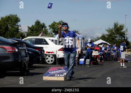 Jets fans tailgate before an NFL football game between the New York Jets  and the Buffalo Bills Sunday, Sept. 8, 2019, in East Rutherford, N.J. (AP  Photo/Seth Wenig Stock Photo - Alamy