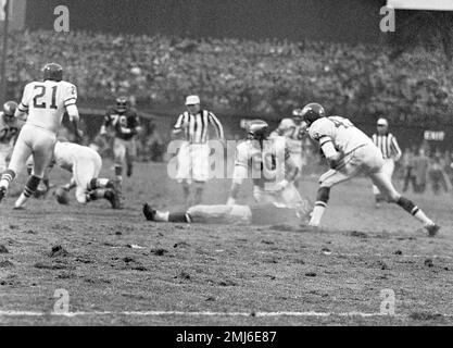 All-time Eagles great Chuck Bednarik dies at 89