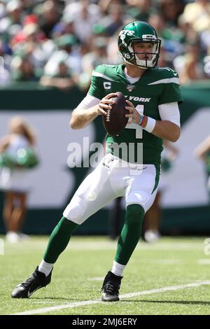 December 23, 2018 - East Rutherford, New Jersey, U.S. - New York Jets  quarterback Sam Darnold (14) passes in the second half during a NFL game  between the Green Bay Packers and