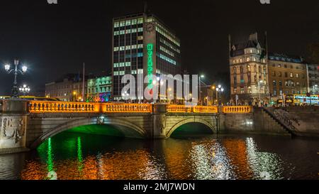 Dublin night-life showing the River Bar across O'Connell Bridge and the River Liffey Stock Photo