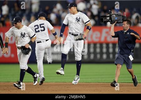 The New York Yankees celebrate their win after a baseball game against the  New York Mets, Monday, Aug. 22, 2022, in New York. (AP Photo/Corey Sipkin  Stock Photo - Alamy