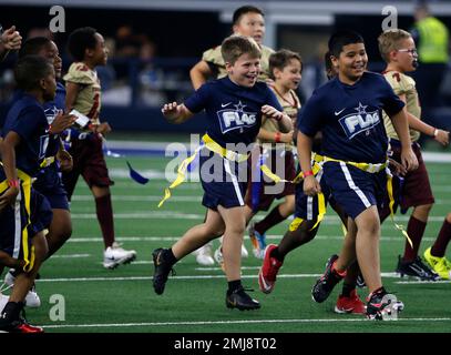 Dallas Cowboys wide receiver Cole Beasley waits to run a play during NFL  football training camp in Oxnard, Calif., Tuesday, July 25, 2017. (AP  Photo/Gus Ruelas Stock Photo - Alamy