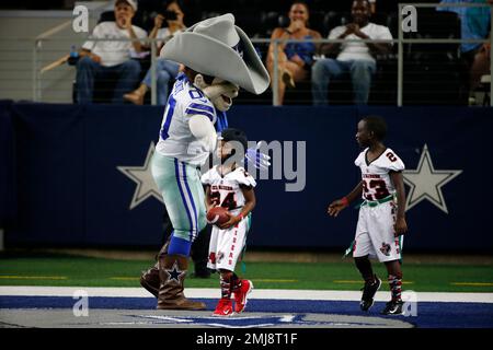 Dallas Cowboys mascot Rowdy, motivates tailgaters before the first half of  a NFL football game against the Tampa Bay Buccaneers in Arlington, Texas,  Sunday, Sept. 11, 2022. (AP Photo/Ron Jenkins Stock Photo 