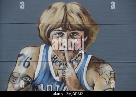 See Indianapolis Larry Bird mural after the tattoos were removed