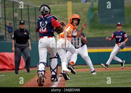 https://l450v.alamy.com/450v/2mjbdw8/river-ridge-louisianas-ryan-darrah-10-is-run-back-towards-third-base-by-elizabeth-new-jersey-catcher-joel-sanchez-while-third-baseman-derek-escobar-36-stands-on-the-baseline-which-allowed-darrah-to-score-on-an-interference-call-during-the-first-inning-of-a-baseball-game-at-the-little-league-world-series-tournament-in-south-williamsport-pa-wednesday-aug-21-2019-river-ridge-louisiana-won-the-game-4-1-ap-phototom-e-puskar-2mjbdw8.jpg