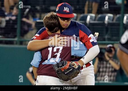 Elizabeth, New Jersey's Yadi Mateo (35) celebrates as he stands on