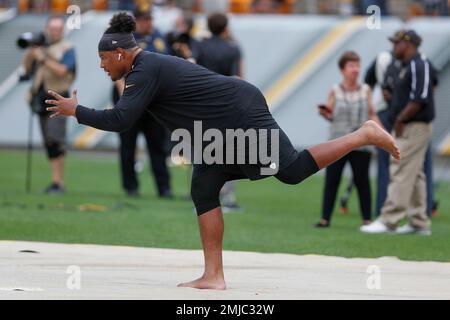 Pittsburgh Steelers offensive tackle Alejandro Villanueva (78) and Jerald  Hawkins (65) battle during an NFL football training camp practice in  Latrobe, Pa., Saturday, July 27, 2019. (AP Photo/Keith Srakocic Stock Photo  - Alamy