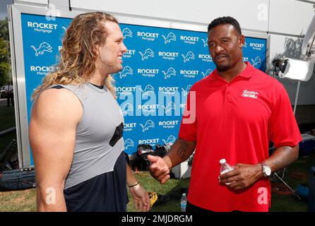 NFL Network analyst Willie McGinest, right, talks with New England