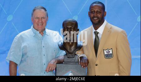 Photo: Ty Law dances with Byron Washington as he is inducted into the Pro  Football Hall of Fame - CAN20190803109 