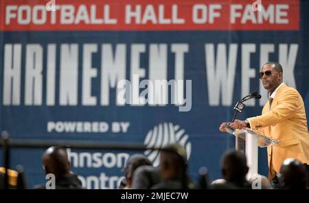 Photo: Ty Law dances with Byron Washington as he is inducted into the Pro  Football Hall of Fame - CAN20190803109 