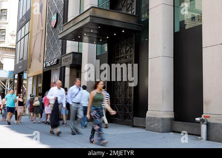 Tommy Hilfiger store on Fifth Avenue, New York City, USA Stock Photo - Alamy