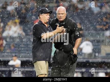 Thanks to Yankee Stadium's Head groundskeeper Danny Cunningham for letting  me help get the field ready this morning! Pretty sure I did…