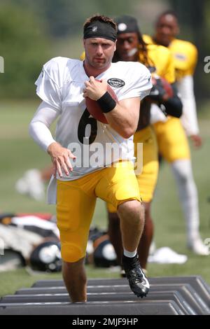 Pittsburgh Steelers running back James Conner (30) during practice at NFL  football training camp in Latrobe, Pa., Sunday, July 30, 2017 . (AP  Photo/Keith Srakocic Stock Photo - Alamy