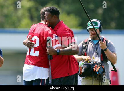 Former New England Patriot Willie McGinest on set for the NFL Network,  during an NFL football training camp practice in Foxborough, Mass.,  Saturday, July 27, 2019. (AP Photo/Stew Milne Stock Photo - Alamy