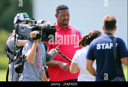 Former New England Patriot Willie McGinest on set for the NFL Network,  during an NFL football training camp practice in Foxborough, Mass.,  Saturday, July 27, 2019. (AP Photo/Stew Milne Stock Photo - Alamy