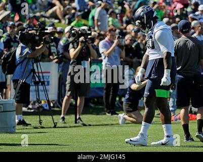 Seattle Seahawks defensive end Jarran Reed (90) walks onto the field during  minicamp Tuesday, June 6, 2023, at the NFL football team's facilities in  Renton, Wash. (AP Photo/Lindsey Wasson Stock Photo - Alamy