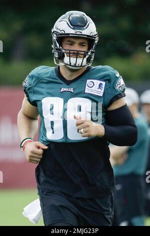 Philadelphia, PA, USA. 3rd Aug, 2021. Philadelphia Eagles Tight end ZACH  ERTZ (86) participates in training camp drills on Tuesday, Aug 03, 2021, at  the NovaCare Complex in Philadelphia, PA. (Credit Image: ©