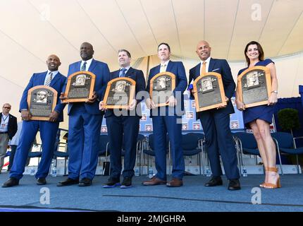 A look at the six new plaques in the Baseball Hall of Fame: Mike Mussina,  Roy Halladay, Harold Baines, Edgar Martinez, Lee Smith, and Mariano Rivera  : r/baseball