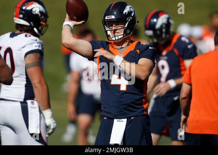 Denver Broncos quarterback Brett Rypien (4) takes part in drills during an  NFL football training camp session Monday, Aug. 5, 2019, in Englewood,  Colo. (AP Photo/David Zalubowski Stock Photo - Alamy