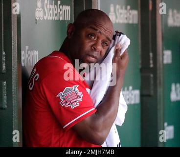 Delino Deshields, Coach, durante entrenamiento de los Rojos de