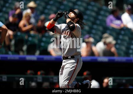 San Francisco Giants shortstop Brandon Crawford (35) waits for the pitch  during an MLB regular season game against the San Francisco Giants,  Tuesday, May 3, 2022, in Los Angeles, CA. (Brandon Sloter/Image