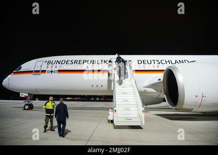 28 January 2023, Brandenburg, Schönefeld: The new Airbus A350 'Konrad Adenauer' of the Berlin Air Force stands ready at the military section of Berlin-Brandenburg Airport (BER) for the Chancellor's trip to Latin America with the first stop in Argentina. After Argentina, Scholz will visit Chile and Brazil. The aim of the trip is to strengthen cooperation with Latin America in competition with Russia and China. One of the topics will be a free trade agreement between the EU and the Mercosur countries Argentina, Brazil, Paraguay and Uruguay, which is currently being negotiated. Photo: Kay Nietfel Stock Photo