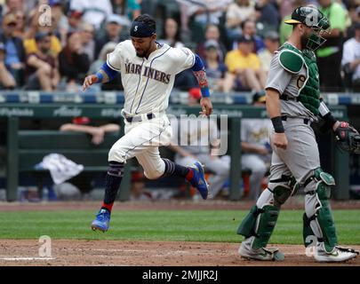 J.P. Crawford wins it with a leap, 07/31/2023