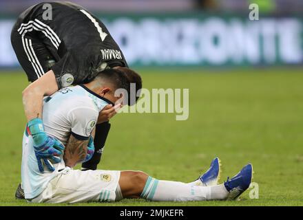 Leandro Paredes had to be comforted by Franco Armani, goalkeeper of  Argentina, after elimination during a match between Brazil and Argentina,  valid for the semifinal of Copa América 2019, held on Tuesday (