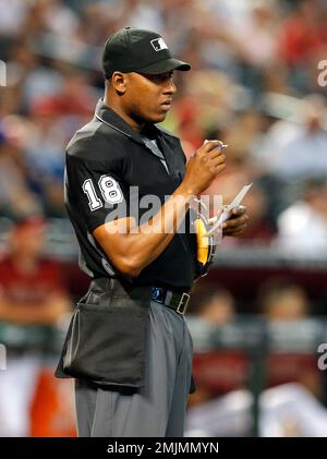 Dominican umpire Ramon De Jesus debuts in MLB