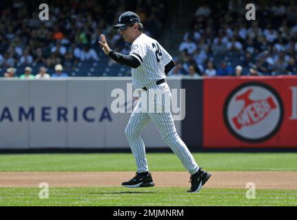 Former New York Yankee Lee Mazzilli is introduced during Old