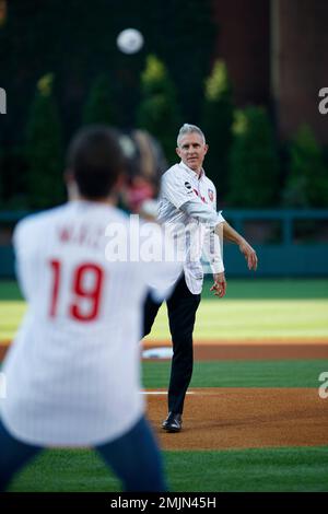 Chase Utley throws first pitch to Rob McElhenney!! Always Sunny