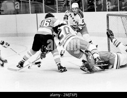 Philadelphia Flyers Bobby Clarke (16) and New York Rangers Larry Patey (6)  battle for a loose puck during first period action in Philadelphia, March  17, 1984. (AP Photo/Amy Sancetta Stock Photo - Alamy