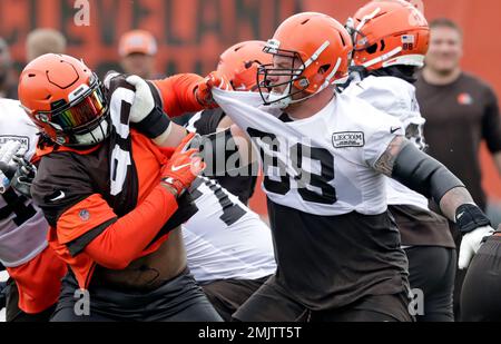 Cleveland, Ohio, USA. 9th Dec, 2018. Cleveland Browns offensive guard Kevin  Zeitler (70) blocking Carolina Panthers defensive tackle Kyle Love (93) at  the NFL football game between the Carolina Panthers and the