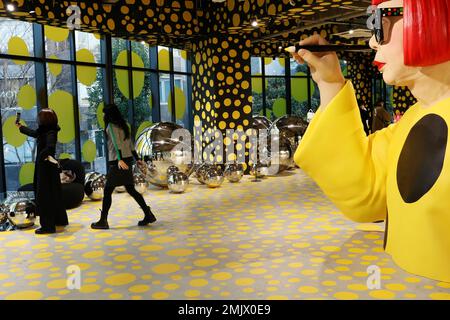 TOKYO, JAPAN - March 5, 2023: Window display of a Louis Vuitton featuring Yayoi  Kusama & Louis Vuitton collaboration items. The store is in Frente  Shinjuku-Sanchome shopping mall in Tokyo. Stock Photo