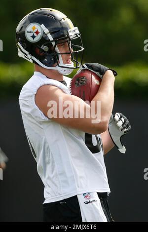 Pittsburgh Steelers tight end Zach Gentry (83) during an NFL football  practice, Tuesday, May 21, 2019, in Pittsburgh. (AP Photo/Keith Srakocic  Stock Photo - Alamy