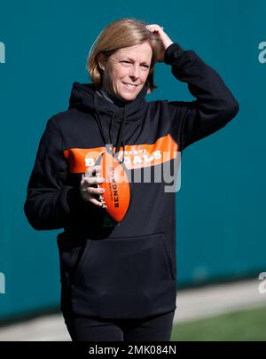 Cincinnati Bengals Executive Vice President Katie Blackburn tosses a  football on the sidelines during an NFL football rookie minicamp Saturday,  May 11, 2019, in Cincinnati. (AP Photo/Gary Landers Stock Photo - Alamy