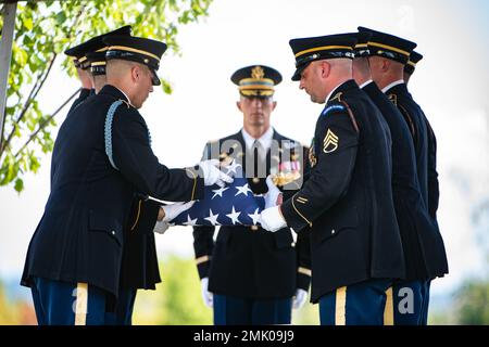 Soldiers from the 3d U.S. Infantry Regiment (The Old Guard), the 3d U.S. Infantry Regiment Caisson Platoon, and the U.S. Army Band, “Pershing’s Own” conduct military funeral honors with funeral escort for U.S. Army Lt. Col. James Megellas in Section 75 of Arlington National Cemetery, Arlington, Va., Sept. 2, 2022.    Megellas is considered the most decorated officers in the history of the 82nd Airborne Division. His awards include the Distinguished Service Cross, two Silver Stars, two Bronze Stars, two Purple Hearts, and other military honors for his World War II European service. Megellas is Stock Photo