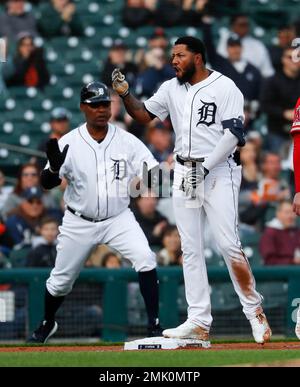 Detroit Tigers' Ronny Rodriguez, right, greets Daryl Patterson, a