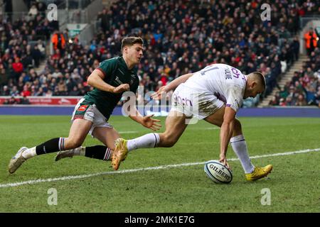 Ollie Sleightholme of Northampton Saints runs in to score a try during the Gallagher Premiership match Leicester Tigers vs Northampton Saints at Mattioli Woods Welford Road, Leicester, United Kingdom, 28th January 2023  (Photo by Nick Browning/News Images) Stock Photo
