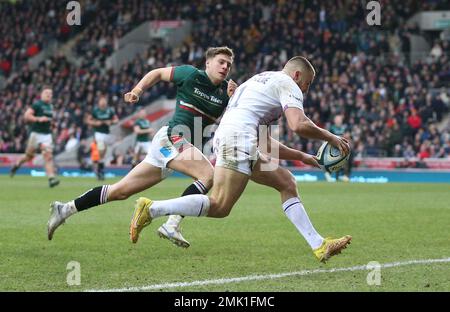 Northampton Saints’ Ollie Sleightholme runs in a try during the Gallagher Premiership match at the Mattioli Woods Welford Road Stadium, Leicester. Picture date: Saturday January 28, 2023. Stock Photo