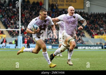 Ollie Sleightholme of Northampton Saints runs in to score a try during the Gallagher Premiership match Leicester Tigers vs Northampton Saints at Mattioli Woods Welford Road, Leicester, United Kingdom, 28th January 2023  (Photo by Nick Browning/News Images) Stock Photo
