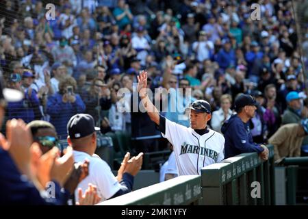 Former Seattle Mariners player Ichiro Suzuki smiles during batting practice  before a baseball game against the Cleveland Guardians Saturday, April 1,  2023, in Seattle. (AP Photo/Lindsey Wasson Stock Photo - Alamy