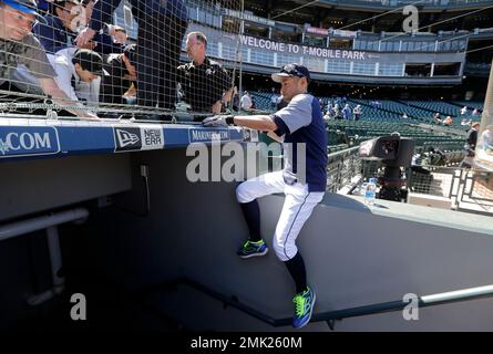 Former Seattle Mariners player Ichiro Suzuki smiles during batting practice  before a baseball game against the Cleveland Guardians Saturday, April 1,  2023, in Seattle. (AP Photo/Lindsey Wasson Stock Photo - Alamy