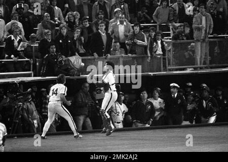 New York Mets Dave Kingman, left, and Phillies Bob Boone, left, walk to  their fishing boat after the Mets exhibition game, at Indian Rocks, Fla.,  March 15, 1977. Boone's son Bret, center