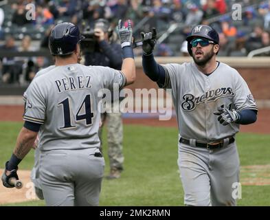 Mike Moustakas hits two-run home run in 14th as Milwaukee Brewers