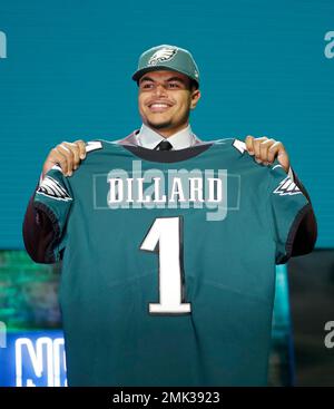 Washington State tackle Andre Dillard poses with NFL Commissioner